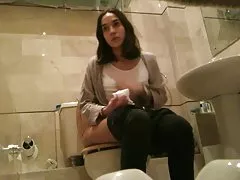 ორი საუკეთესო მეგობარი მიხვდა, რომ მათ სურდათ, რომ შიშველი და შეისწავლონ მათი სექსუალობა