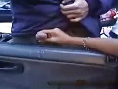 დედა, მოწიფული სურდა ეჩვენებინა მისი საიდუმლო ცოდნა, რომ ბიჭი, რომელიც ცხოვრობს მოპირდაპირე მხარეს