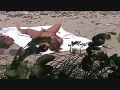 მაყურებელი kunilingusis teqnika video იღებს live on the beach