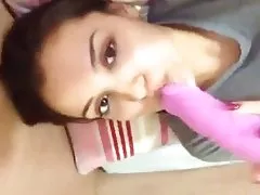 ინდური robotebi ხელით შეხება და წოვა