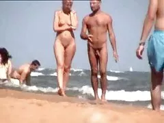 გოგონა მოვიდა ეწვევა მეგობრის
