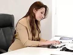 Julie erotikuli klipebi &amp;quot;ჩემი უფროსი არის&amp;quot; ნაშა დომინირებს
