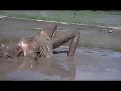 Porno segsi ჯგუფური ტალახი მონა