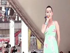მძიმე დამუშავებული შორის არის ის, რაც ამ sexy sister არის ყველა შესახებ